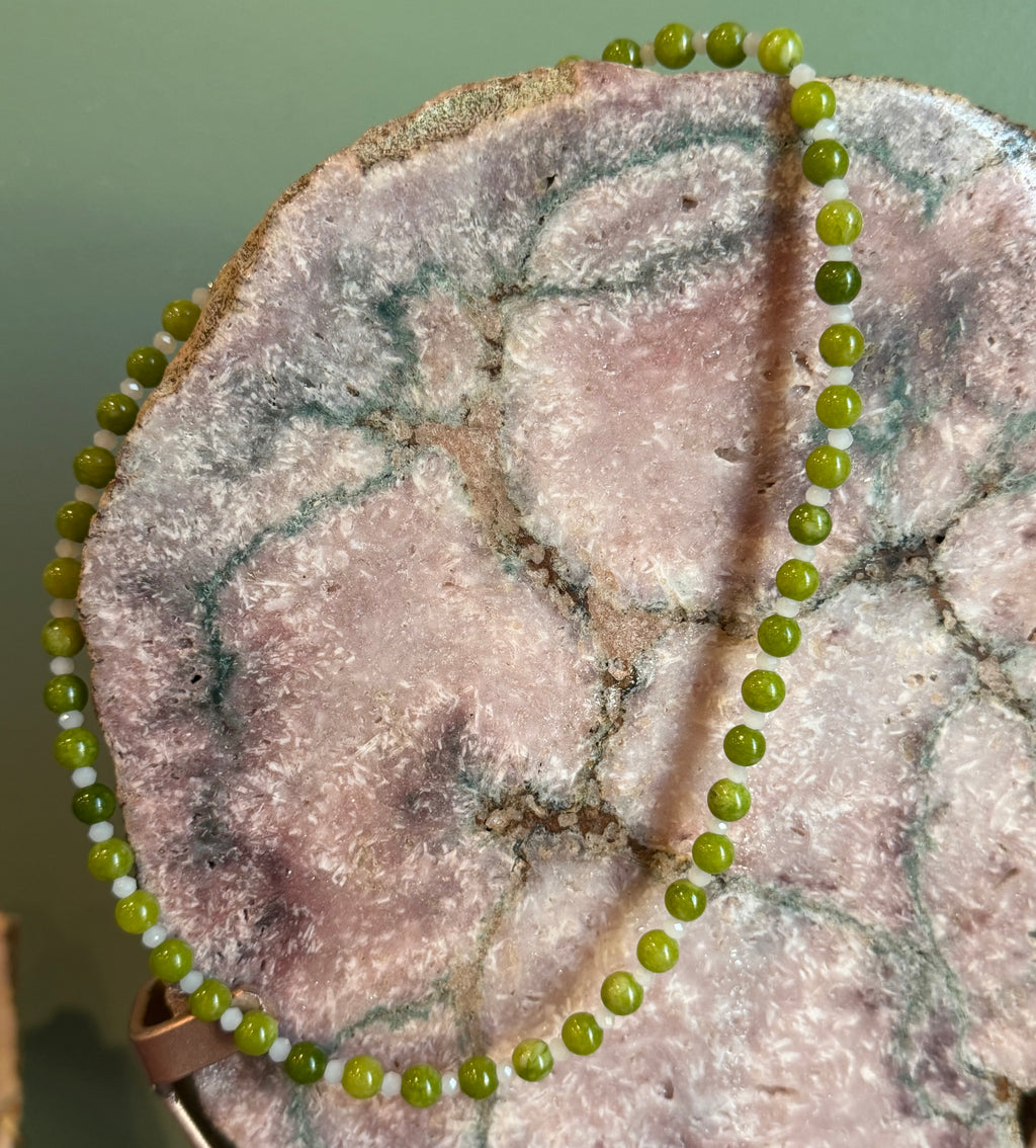 Peridot & white glass beaded necklace