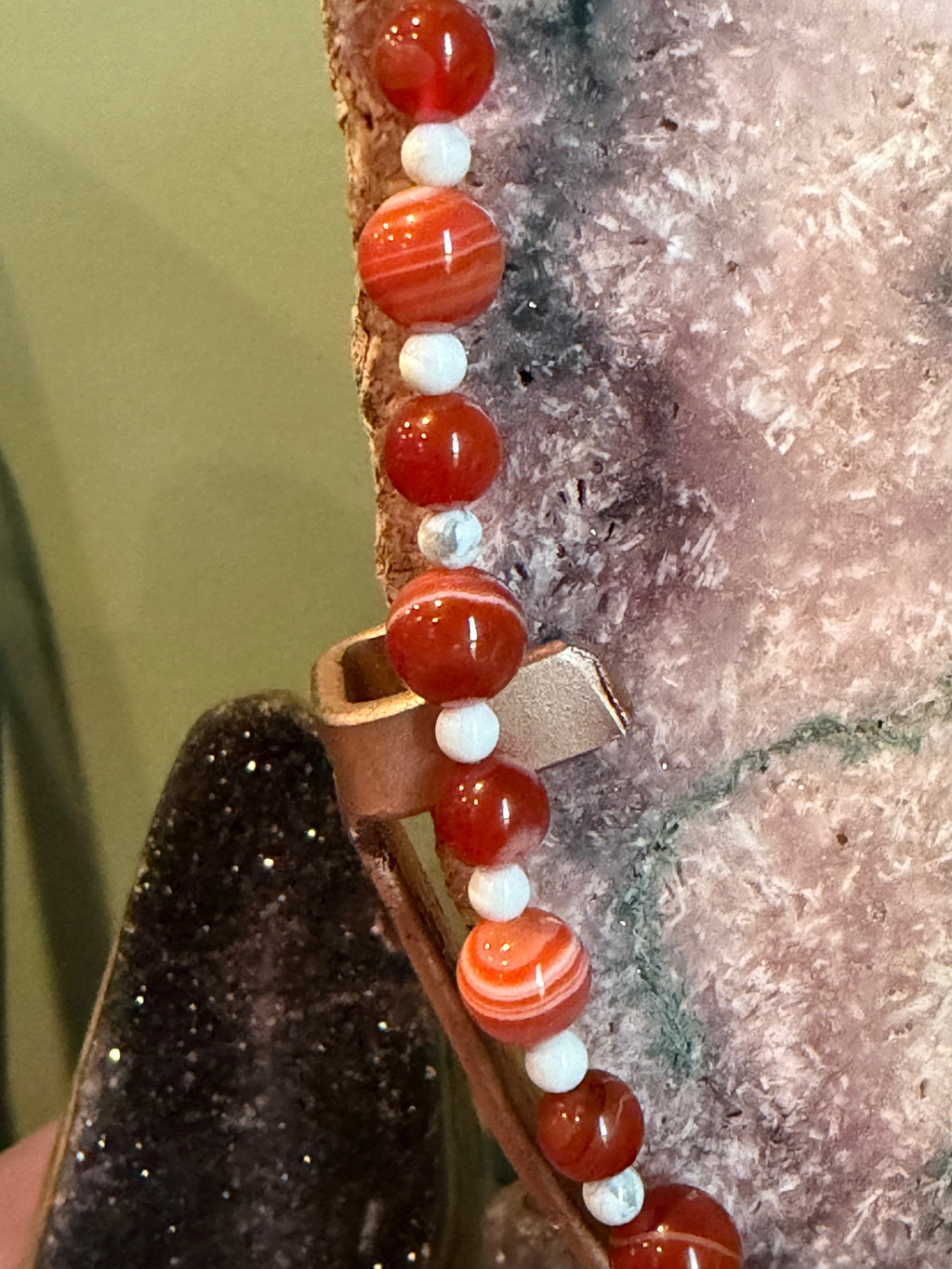 Carnelian, banded Carnelian & Howlite beaded necklace