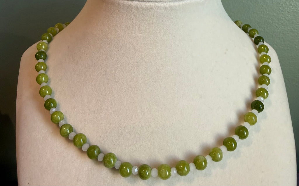 Peridot & white glass beaded necklace