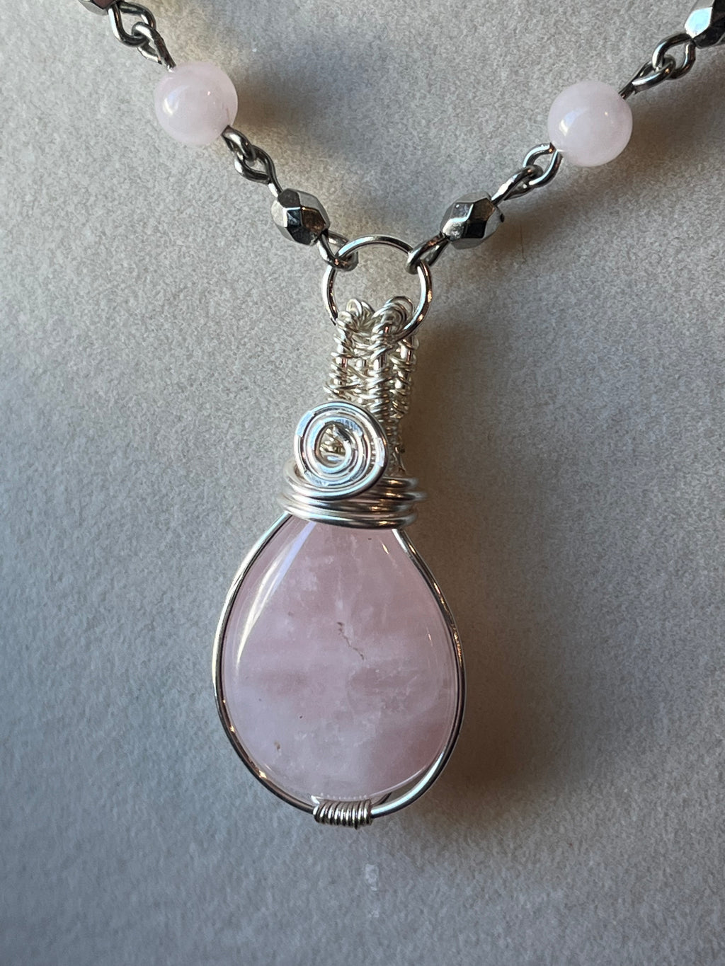 Rose Quartz silver-tone copper wire-wrapped pendant beaded necklace