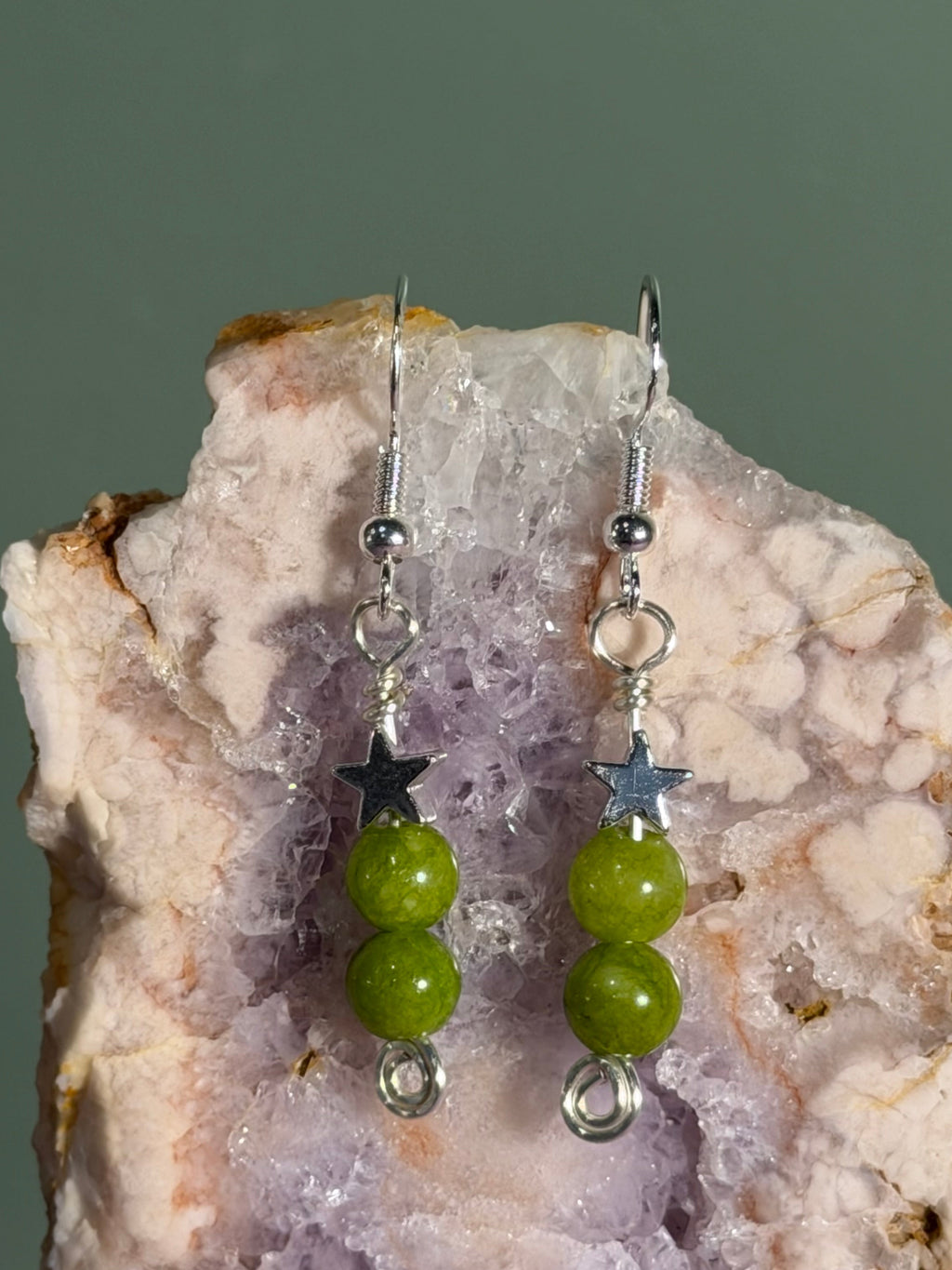 Peridot beaded silver-tone star earrings